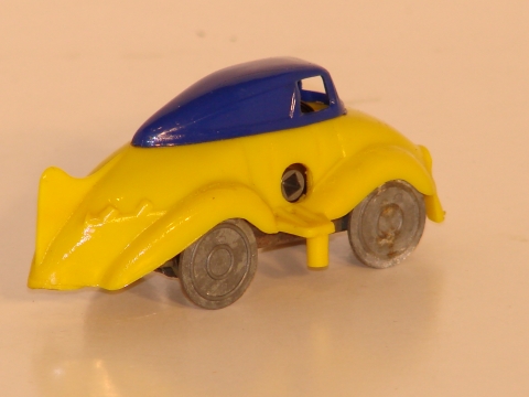 SMALL PLASTIC WIND UP CAR