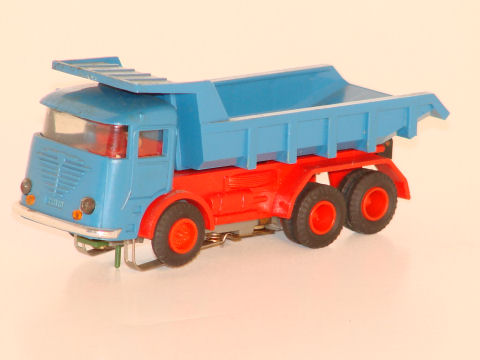 HO SCALE MERCEDES DUMP TRUCK