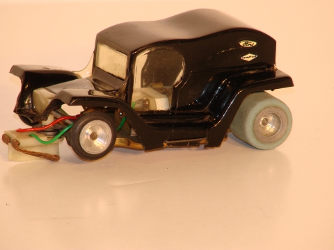 HO SCALE HOT ROD ICE TRUCK