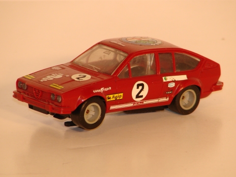 1/40 ALFA ROMERO ALFETTA 2000 GTV