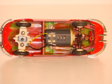 UNDERSIDE OF THE 1/32 JAGUAR XKE