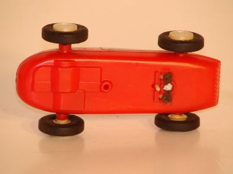 BOTTOM OF A 1/32 INDY CAR