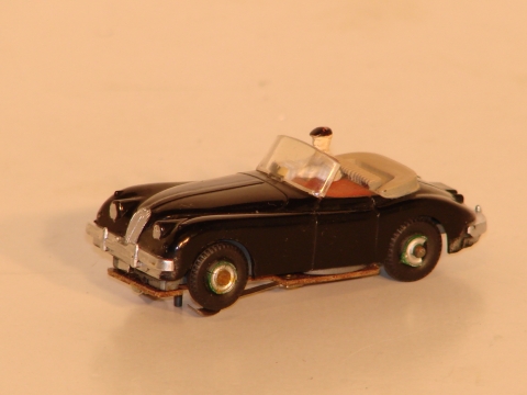 HO SCALE JAGUAR XK 140. VIBRATOR