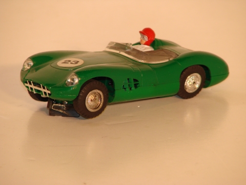 1/32 ASTON MARTIN