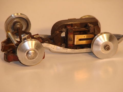 THE CHASSIS & 6 VOLT DC MOTOR  WITHOUT THE TIRES