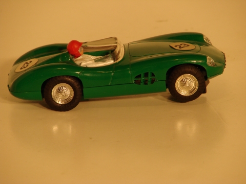 1/32 ASTON MARTIN
